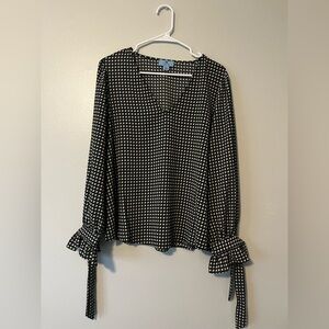 NWT CeCe Green Black and White Geometric Top with Flowy Sleeves Women’s Size L